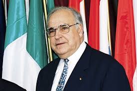 În 1988 a fost distins cu premiul carol cel mare, alături de cancelarul german helmut kohl. Helmut Kohl L Un Des Piliers De La Construction De L Europe Biographie Histoire De La Construction Europeenne Toute L Europe