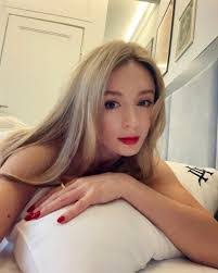 Anna Mitzel's Instagram, Twitter & Facebook