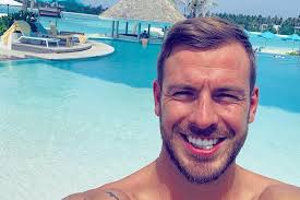 Pour cette saison, le parrain a changé à la suite du départ de fabrice sopoglian. Julien Bert Des Anges De La Telerealite Condamne A De La Prison Ferme