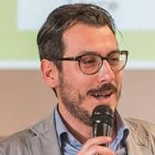 Angelo Tafuro di Banca Sella Holding sarà tra i relatori della tavola  rotonda sui pagamenti digitali alla seconda edizione del Webecom di giugno  (8 e 9 a Bari). Laurea in economia e