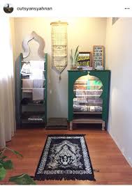 Penggunaan kaca besar di beberapa sudut. Desain Mushola Dan Tempat Wudhu Cek Bahan Bangunan