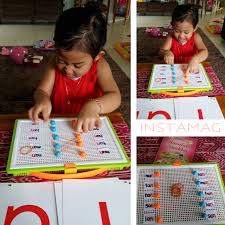 Bermain adalah aktivitas yang dipilih sendiri oleh anak, karena menyenangkan bukan karena akan memperoleh hadiah atas pujian. 12 Idea Kreatif Tarik Minat Anak Belajar Membaca Bidadari My