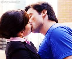 Share the best gifs now >>>. Clark And Lois Gif Smallville Lois And Clark Smallville Smallville Clark Kent
