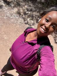 Is there someone in town who does hair braids?