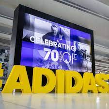 Die adidas group ist ein im dax notierter deutscher sportartikelhersteller und nach nike der zweitgrößte konzern in dieser branche. Vor 70 Jahren Wurde Adidas Gegrundet Wirtschaft