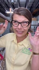 🌺 Tonight’s class is all about tropical vibes and it’s going to be so much  fun! If you missed this one, don’t worry, our next class is September 25th  and we’ll be creating a beautiful fall wreath. 🍂 ...