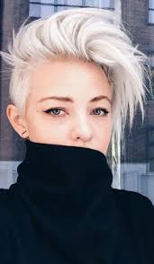 Blond Polaire 37 Photos Qui Vont Vous Faire Craquer Trend Zone Coupe De Cheveux Cheveux Belle Coupe De Cheveux