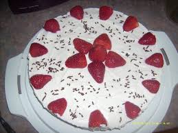Schmand in eine schüssel füllen und durchrühren. Erdbeer Schmand Torte Einfach Lecker Daskochrezept De