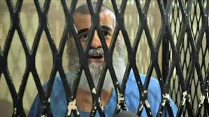 På hver celle sitter en mann med sin egen opprivende historie