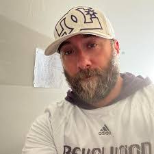 Mary Simard's Instagram, Twitter & Facebook