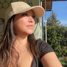 Eli Nieves's Instagram, Twitter & Facebook