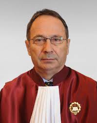 E adevărat că metoda este folosită adesea pentru a se fura din banul public, dar nu întotdeauna. Abuzul In Serviciu RÄmane In Codul Penal Curtea ConstituÈionalÄ PÄstreazÄ Abuzul In Serviciu Printre InfracÈiuni Dar ClarificÄ DefiniÈia Acestuia Cursdeguvernare Ro Cursdeguvernare Ro