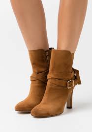 San marina a par ailleurs lancé un concept repris depuis par de nombreuses autres marques de chaussures. San Marina Agnavi Bottines A Talons Hauts Camel Zalando Fr