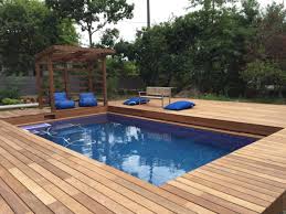 Sélection carrelages terrasses et contours de piscine. Construction Piscine 7x4m Terrasse Bois Et Carrelage Mosaique Lyneo Piscines