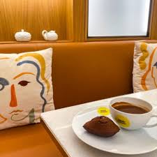 Mado A Paris Le Salon De The Ou Les Madeleines Sont Reines Salon De The Mado Madeleine