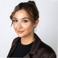 Lora Greene's Instagram, Twitter & Facebook