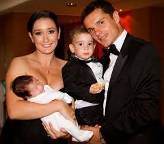 Vlad munteanu and cristi munteanu подробнее. Nu Exclusiv Vlad Munteanu Si Sotia Lui Andreea Tabloul Unei Familii Perfecte Vezi Aici Imagini Cu Comoara Lor