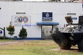 Bir polis ekibi tarafından rahatladım kadar köy baş karakoluna komutasını aldı. Muzium Polis Kuala Lumpur Muzium Bukit Kepong Ini Blog Dr Singa