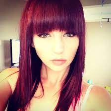 Red Hair And Bangs Redhair Hair Burgunde Haare Frisur Lange Haare Pony Schwarze Haare Rote Strahnen
