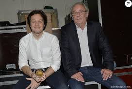 Il propose aux téléspectateurs et à son invité « fil rouge », à travers de nouvelles rubriques, des sujets d'actualité, culture, musique, vie quotidienne, sa. Le Chanteur Vianney Et Maxime Le Forestier Ceremonie De Remise Des Grands Prix Sacem 2015 Aux Folies Bergeres A Paris Le 30 Novembre 2015 C Veeren Bestimag Purepeople