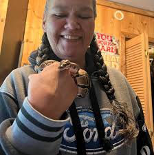 When she arrived in my garden she had 21 babies. Two days later she had 8 &  yesterday down to 6. The Drakes keep chasing her & the babies are often  left unattended.