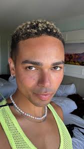 happy birthday Seth! Here are mostly pictures of me! #dump