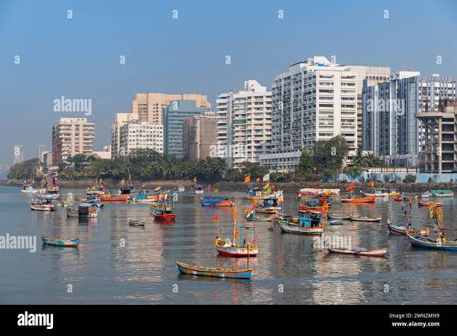 Mumbai fishing boat hi-res stock photography and images - Alamy