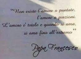 Ho messo in lavatrice panni bianchi, grigi e lilla tutti assieme, spiegandogli che la vita è difficile e devono imparare a cavarsela da soli. Papa Francesco Frasi Belle Sulla Vita Di Immagini Carine Belleimmagini It