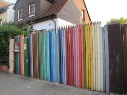Den Gartenzaun Kreativ Und Interessant Dekorieren 33 Tolle Beispiele Gartengestaltung Ideen Ideen Und Zaun
