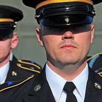 Оригинальная находка описывала эту фотографию следующим образом: База: Кэмп  Грейлинг Штат: Мичиган (Мичиган) Страна: Соединенные Штаты Америки (США)  Оператор сцены: Джим Доусон-младший, Миарнг Статус релиза: Обнародован  Комбинированные цифровые ...