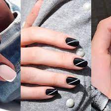 Añadir los puntos en el color opuesto con un esparcidor o un palillo de dientes, dejar secar y añadir una capa estilo con tribales negro y el blanco es también una buena combinación cuando se trata de realizar diseños con estilos tribales. 10 Disenos De Unas En Blanco Y Negro Que Seran El Nuevo Basico De La Temporada