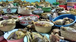 Jeroan ditaruh dalam perut ayam. Resep Ingkung Makanan Sesaji Yang Kini Banyak Diminati Merahputih