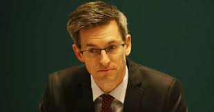 Dr Glynn apologises for recent remarks asking people to do more to prevent  extended lockdown