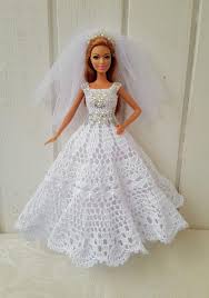 Quindi aggiungi una stampa floreale per arricchire il tuo look da concerto o lasciati conquistare dai kimono e. 100 Idee Su Vestiti Barbie Sposa A Crochet Nel 2021 Barbie Vestiti Sposa