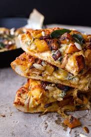 21 Leckere Pizza Rezepte Fur Einen Gemutlichen Pizza Abend In 2020 Rezepte Lecker Pizza Pizza Rezept