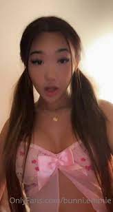 Bunni.emmie Naughty Asian Dirlling her Pussy With a Dildo Onlyfans Video -  ViralPornhub.com