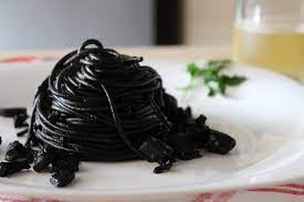 Il falso nero di seppia fa tutto: Spaghetti Al Nero Di Seppia Ristorante Manuno Bis Brescia