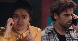 Lovely kachanganya mafaili😃 badala ya kumuiba Amaira kamuiba Kulfi. Sasa  anasema hamrudishi Kulfi na atampa mateso mpaka atakapopewa binti yake  Amaira. Je, Sikandar atafanya nini kumuokoa Kulfi mikononi mwa Lovely?  #Kulfi saa