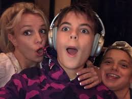 The singer, 36, shared a new family photo of her and her sons sean preston, 12, and jayden james, 11, on instagram tuesday. Britney Spears Son Jayden Federline Says Mom May Never Sing Again Archyde