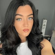 Eloise Crowder's Instagram, Twitter & Facebook