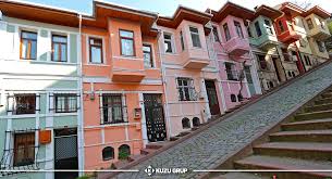 Codycross oyununa cevaplar sunan web sitemize geldiniz. Kuzu Grup On Twitter Balat Palation Yani Saray Kelimesinden Turemistir Ozenle Secilmis Pastel Tonlardaki Evler Genellikle 2 Veya 3 Katli Olup 2 Veya 3 Katlarinda Cumba Adi Verilen Cikmalarin Bulundugu Iceriden Merdivenli