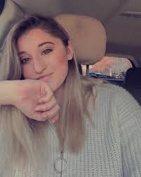 Krista Hinkle's Instagram, Twitter & Facebook