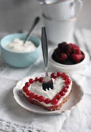 Einfache kuchen können schnell und einfach hergestellt werden. Schneller Kuchen Vom Blech Mit Joghurt Schmand Creme Und Fruchten