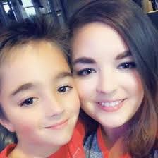 Amanda Pariseau's Instagram, Twitter & Facebook