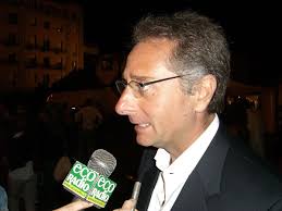 He is a writer and actor, known for striscia la notizia (1988), affari tuoi (2003) and commediasexi (2006). File Paolo Bonolis Jpg Wikimedia Commons