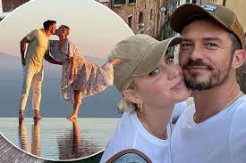 Their relationship timeline as singer announces pregnancy. Katy Perry And Orlando Bloom Share Gallery Of Affectionate Snaps On Lavish Getaway Aktuelle Boulevard Nachrichten Und Fotogalerien Zu Stars Sternchen