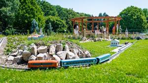 Maybe you would like to learn more about one of these? Rekordhosszu Vonatok A Szarvasi Mini Magyarorszag Makettparkban