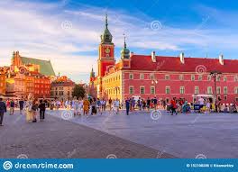 Devenue capitale de la pologne en 1596, varsovie a été détruite à plusieurs reprises par des conflits et reconstruite. Varsovie Capitale De Place De Chateau De La Pologne Coucher Du Soleil Photo Editorial Image Du Multicolore Culture 152108286