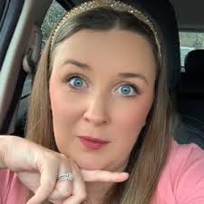 Dominique Lee Katie (@dominique.lee.katie)