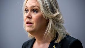 Socialminister lena hallengren (s) är näst på tur att ställas till svars för sveriges hantering av coronapandemin. Hallengren Om Coronavirus Pa Aldreboenden Jatteolyckligt Dn Se